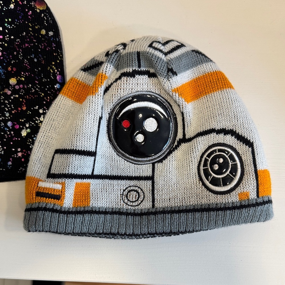 Star Wars Beanie Set with Pom Pom (2) - Picture 6 of 8